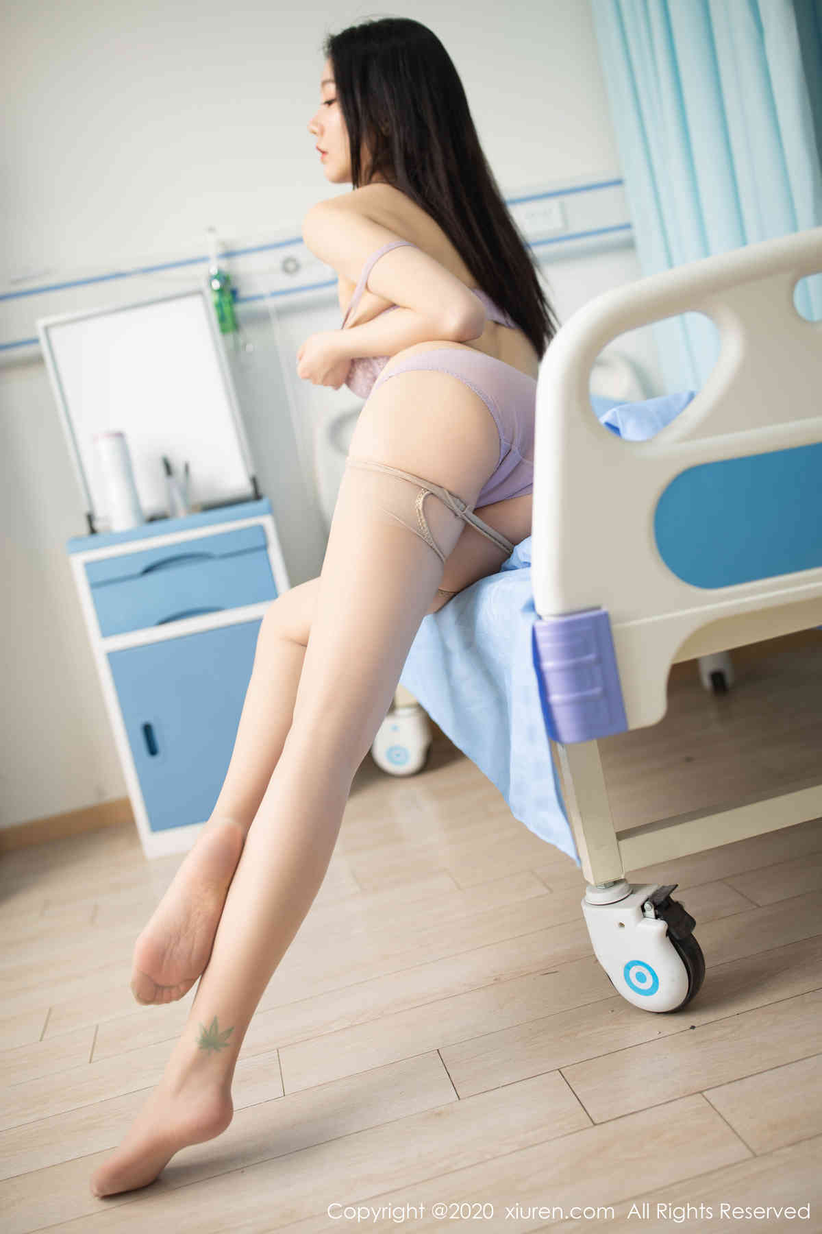 [XiuRen秀人网] 2020.04.22 No.2181 安然Maleah 护士 美腿