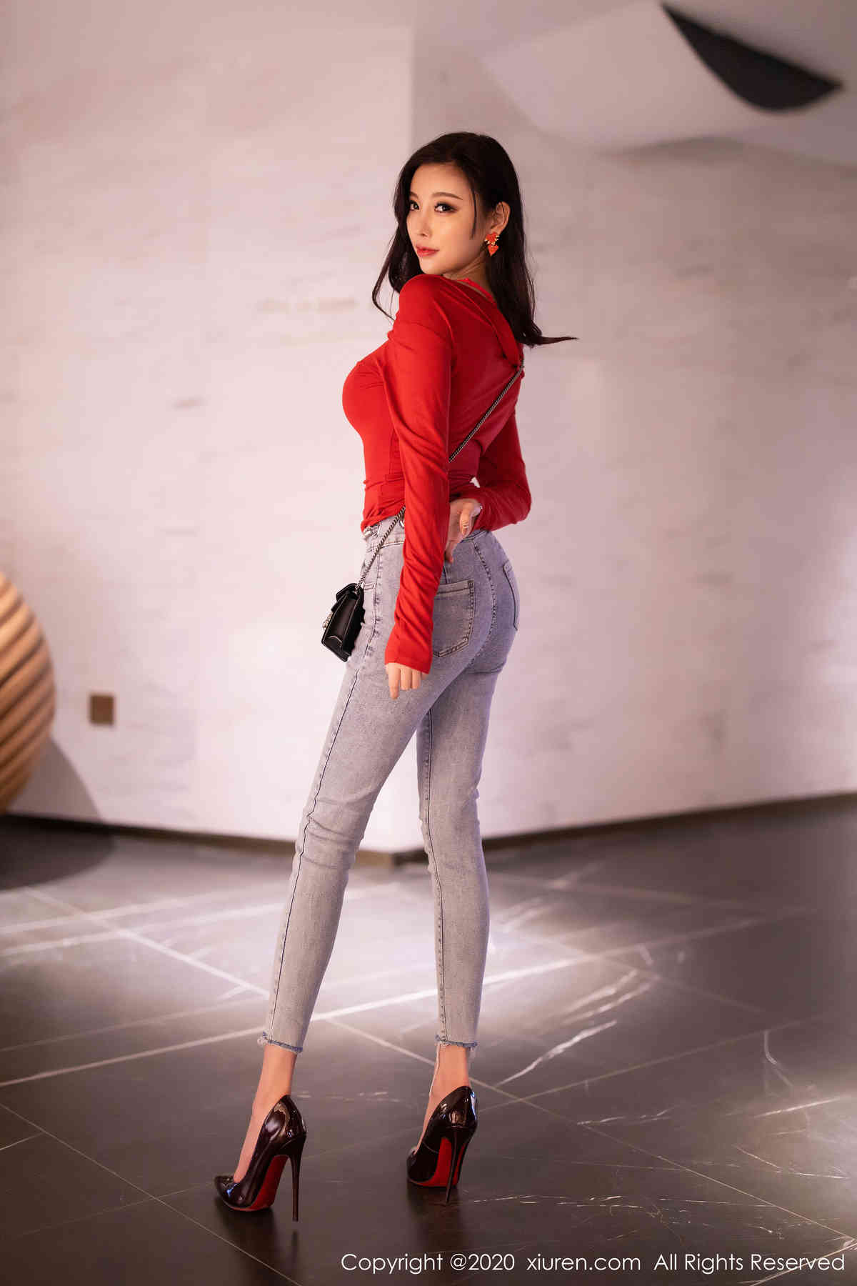 [XiuRen秀人网] 2020.04.28 No.2200 <a href=https://www.mitaoxi.com/e/space/ulist.php?mid=1&tempid=10&userid=87 target=_blank class=infotextkey>杨晨晨sugar</a> 美腿 黑丝