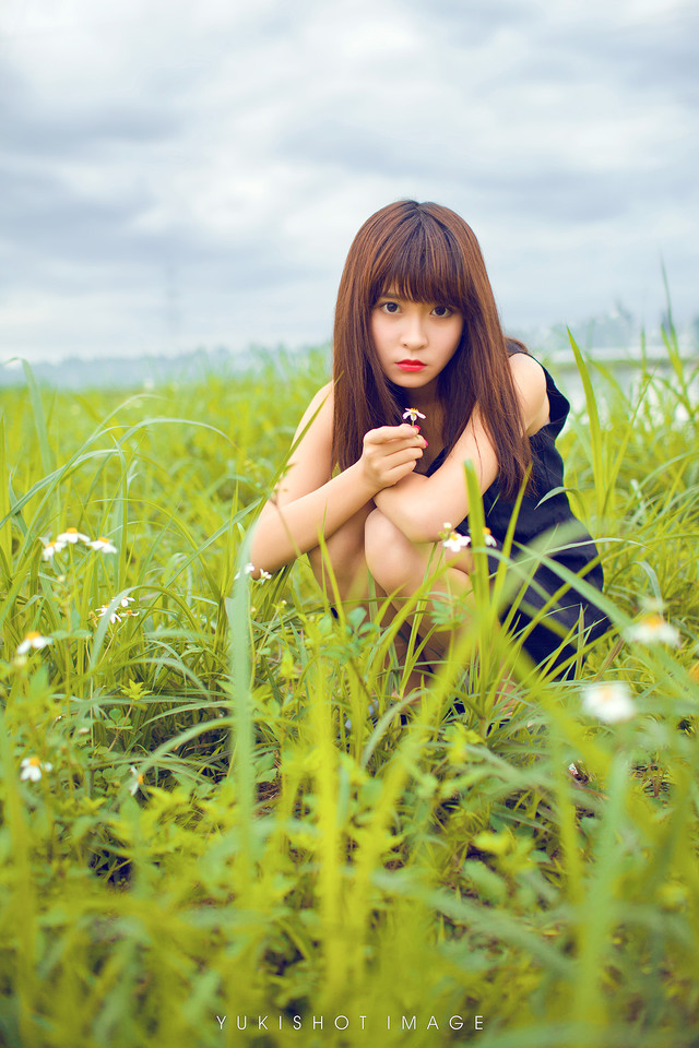 黑裙女子夏日小清新