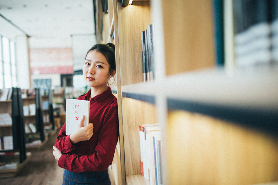 图书馆清纯卖萌女