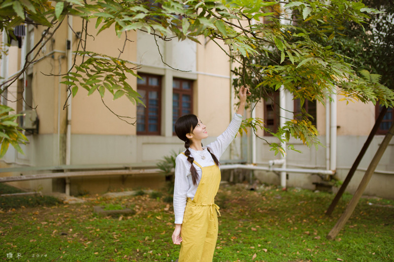 秋日清纯美女迷人图